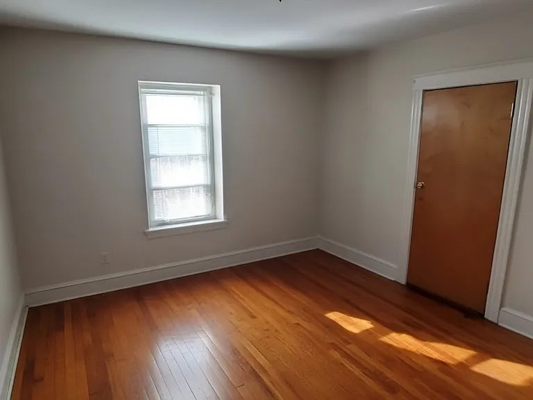 184 Gladstone St #3 — Photo 6