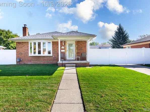 655 5th St, Wyandotte, MI 48192