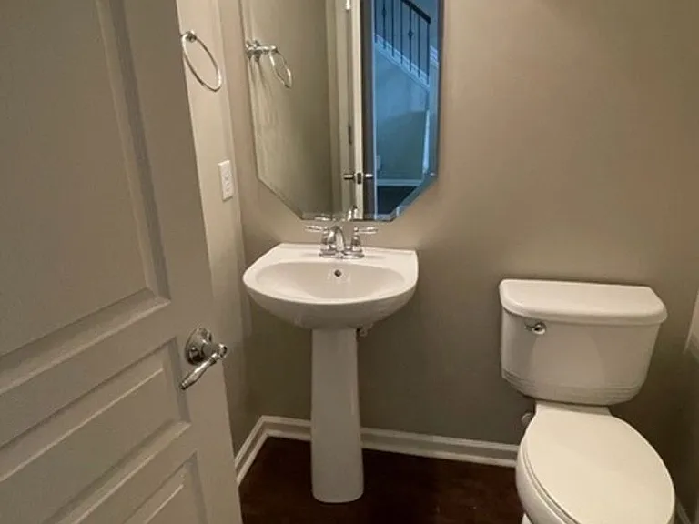 1054 Drayton Ct — Photo 9
