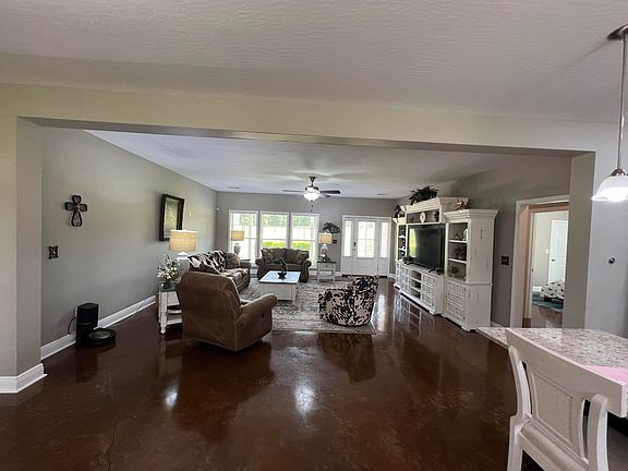 5th image of 8 Conifer Dr