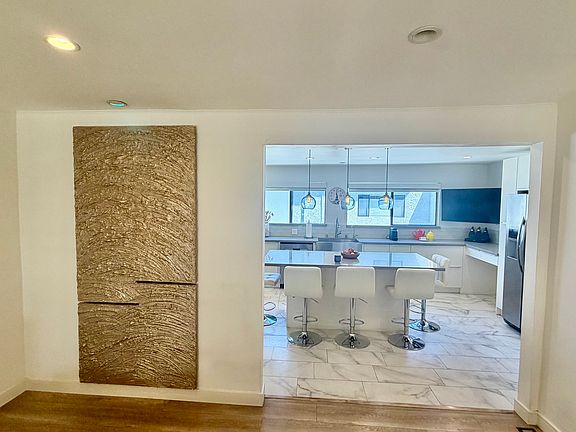 5th image of 21545 Erwin St Unit 105