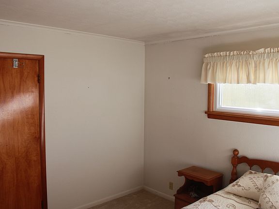 5th image of 225 E Hubbard St
