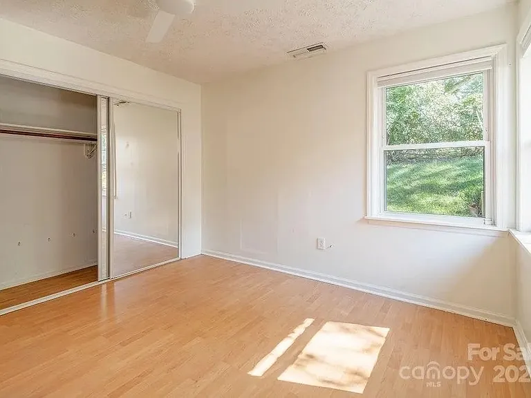 32 Winthrop Rd — Photo 9