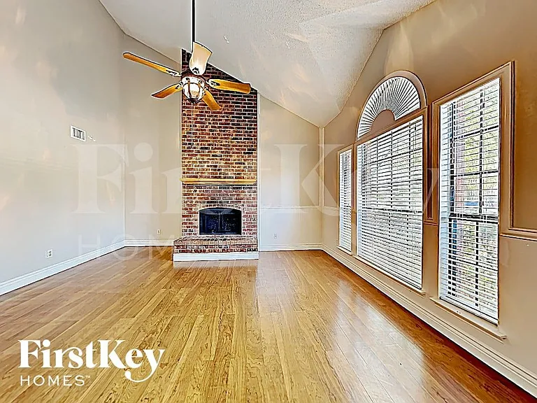 4338 Walsh Ln — Photo 3