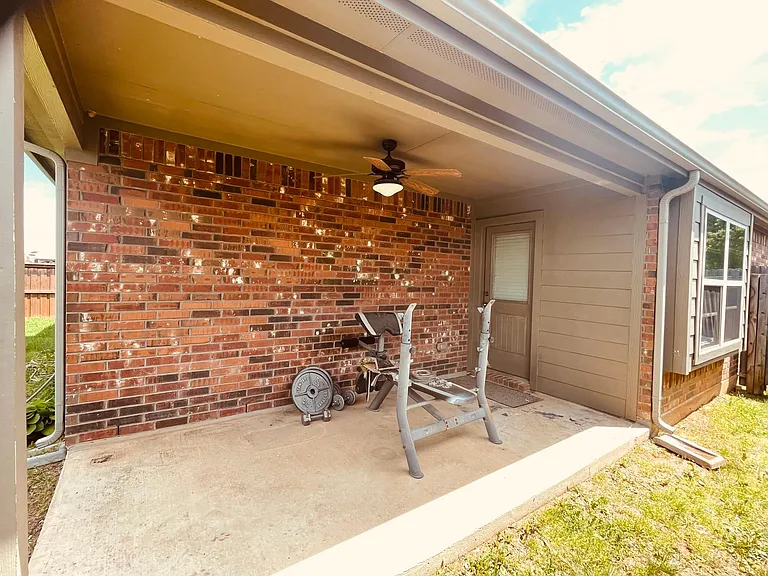 1112 Nocona Dr — Photo 22