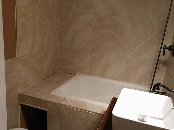 Full bath, soaking tub