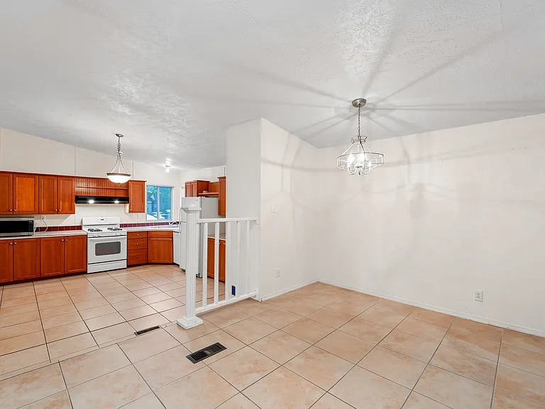 13507 W Stella Ln — Photo 9