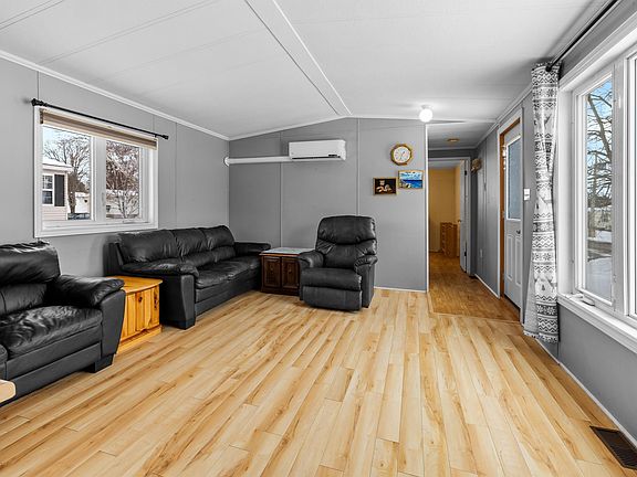 5th image of 88 Mariner Dr