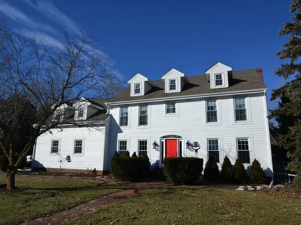 620 West Kenilworth CIRCLE, Mequon, WI 53092