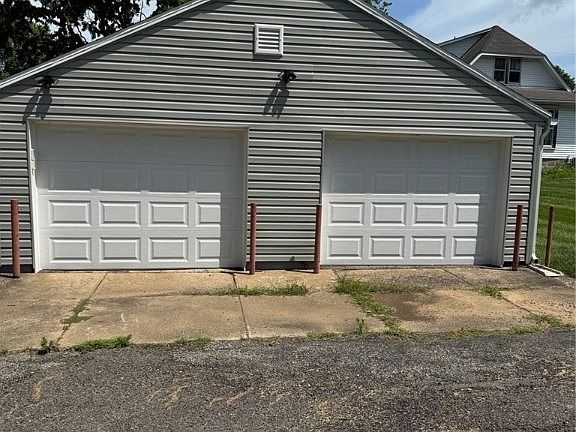 2nd image of 836 Caldwell St