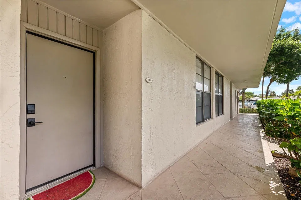 21 Royal Palm Way — Photo 2