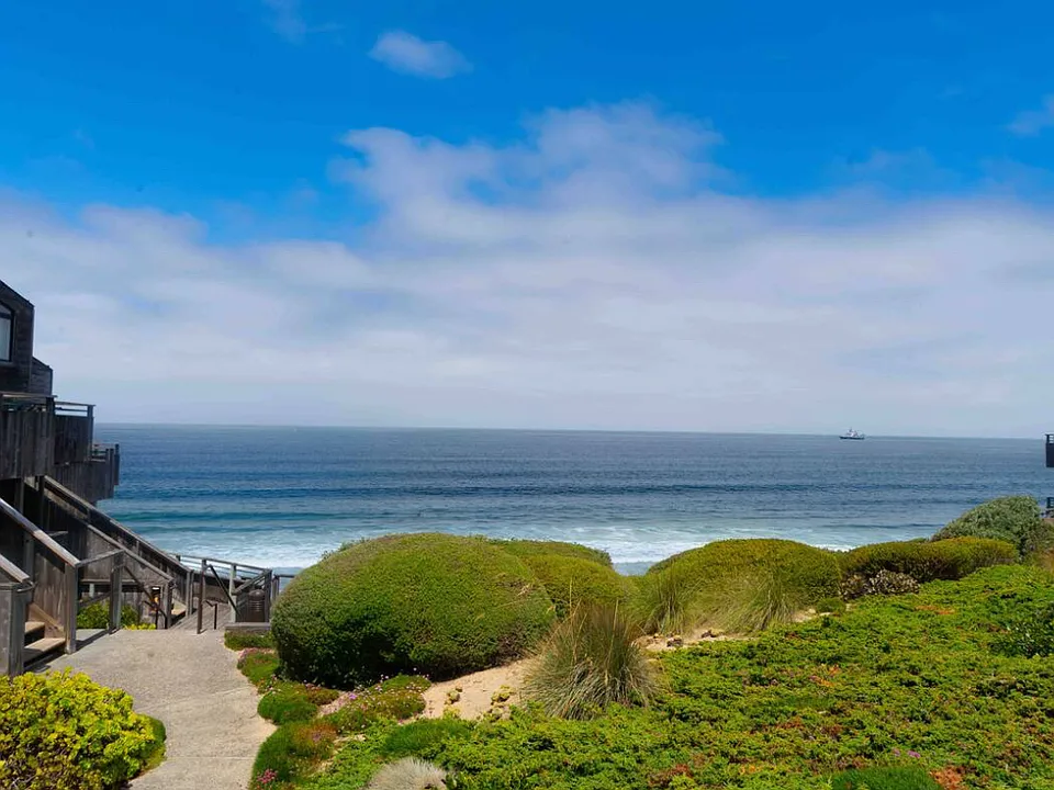 125 Surf Way #311