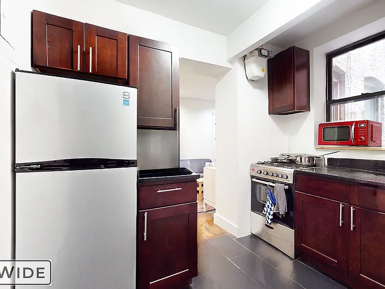86 E 4th St #6 — Photo 4