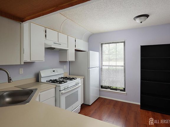 2nd image of 243 Hampshire Ct
