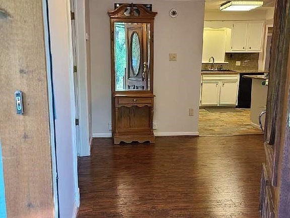 4th image of 2860 Harmony Dr SE