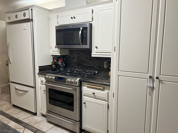 Kitchen oven, microwaveband built-in refrigerator