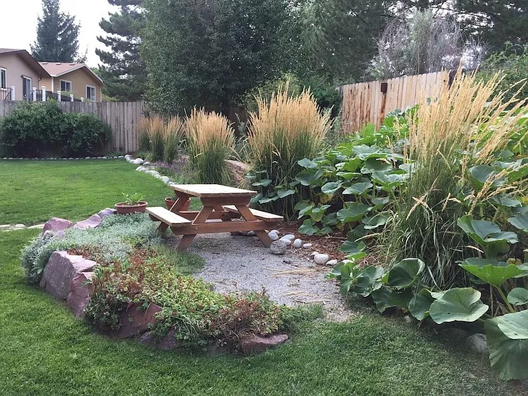 990 Sparta Dr — Photo 24
