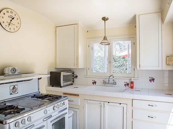 4th image of 1559 Glenneyre St