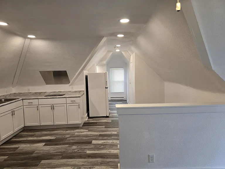 1564 E 82nd St #3 — Photo 7