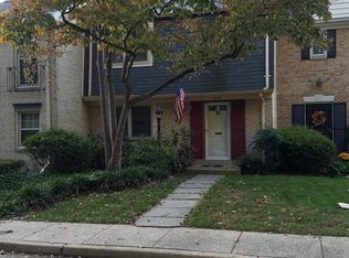 3242 Cambridge Ct, Fairfax, VA 22030
