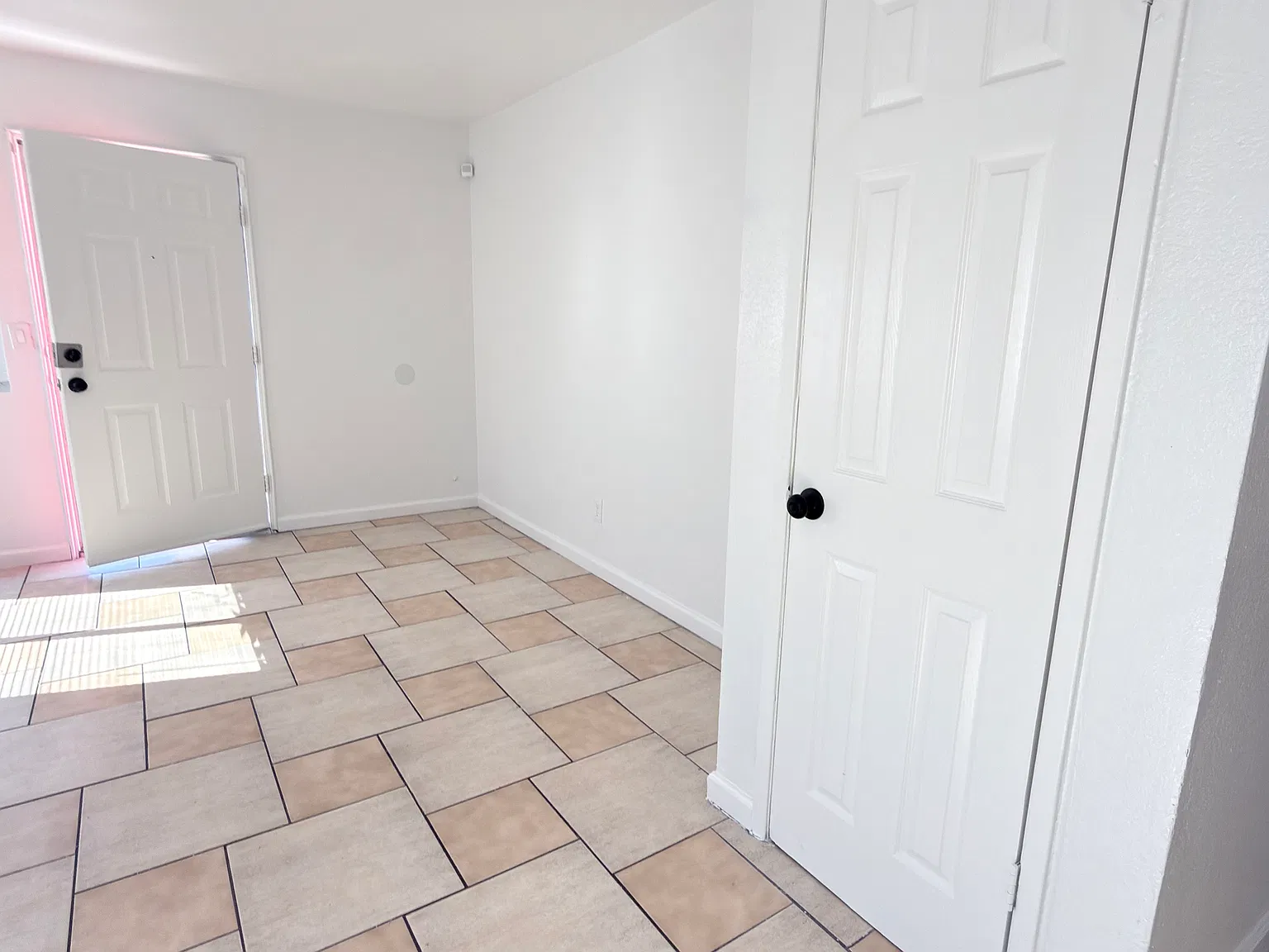 2 bed, $1,095 — Photo 4