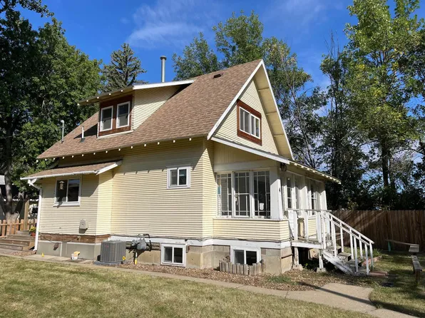 4 10th St SE, Minot, ND 58701