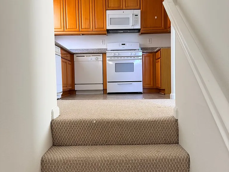 3317 Del Mar Ave — Photo 2