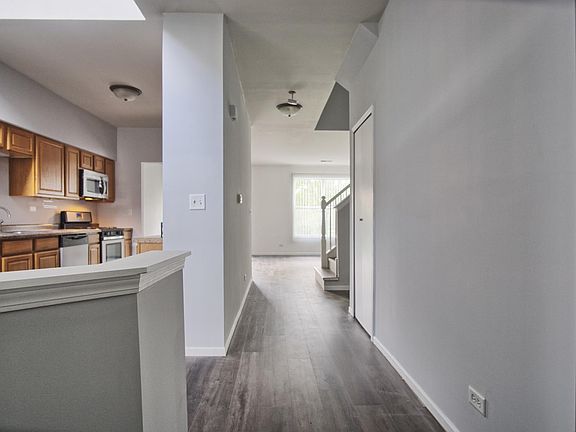 5th image of 964 Sheridan Cir #964