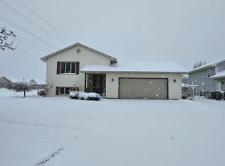 1032 Bluehill Ave, Fond Du Lac, WI 54935