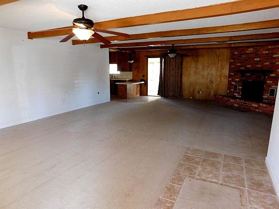 2nd image of 1910 W Avenue G