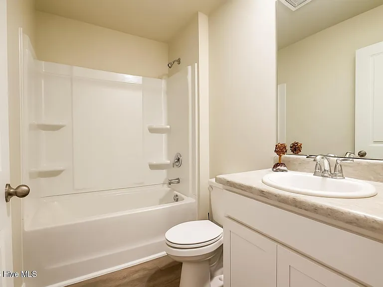 209 Ashworth Dr — Photo 7
