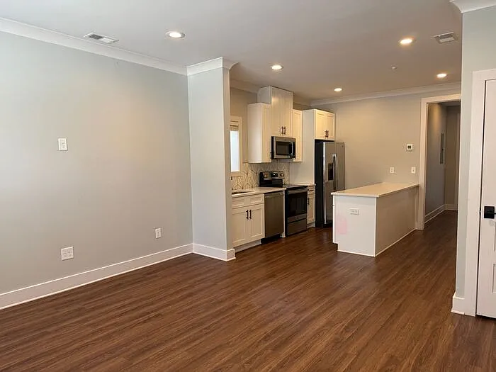805-B Bradford Ave #102 — Photo 1