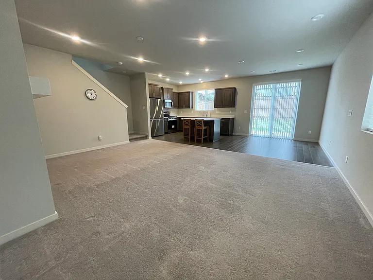 8775 SW Mohegan Ln — Photo 5
