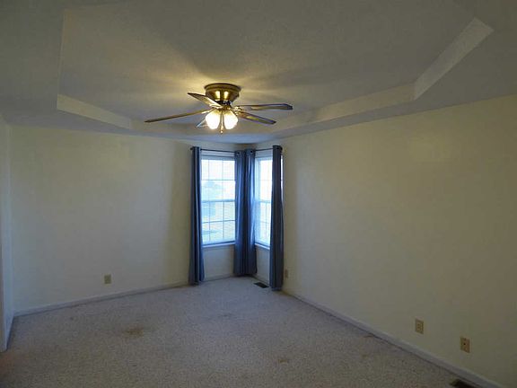 5th image of 916 Lindsey Dr