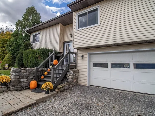 1425 Pompey Center Rd, Fabius, NY 13063