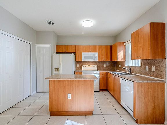 2nd image of 1564 SE 31st Court
