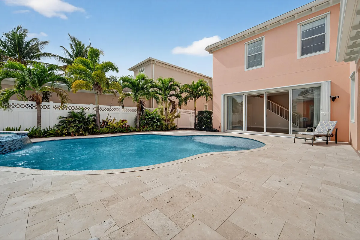 Building Photo - 2625 E Community Dr