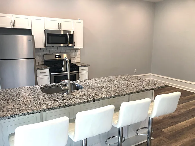 214 Green St #1 — Photo 6
