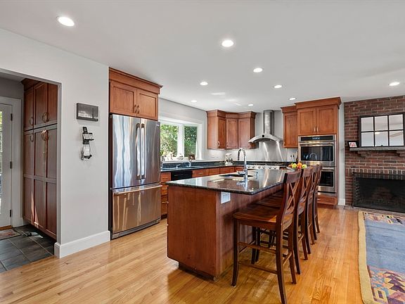 3rd image of 116 Atwood Ave