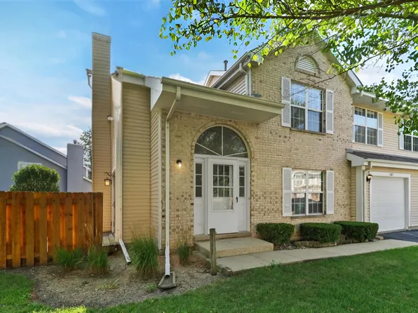 287 Kensington Ct, Gurnee, IL 60031