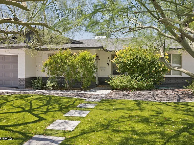 1971 E Del Rio Dr — Photo 3