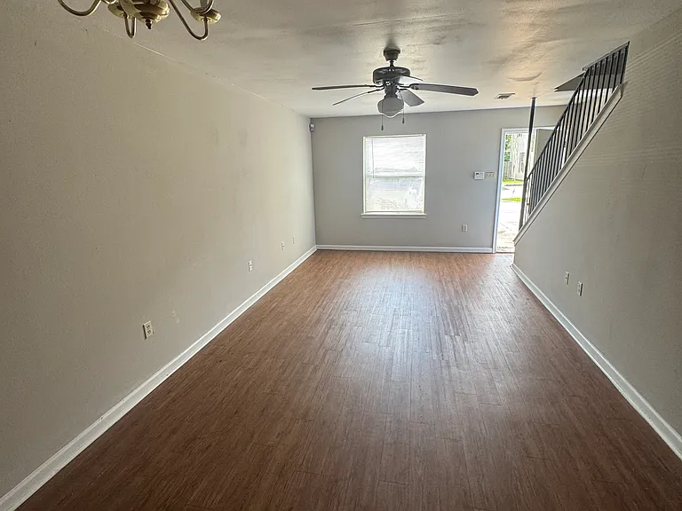 4253 Janet Ave #10 — Photo 10