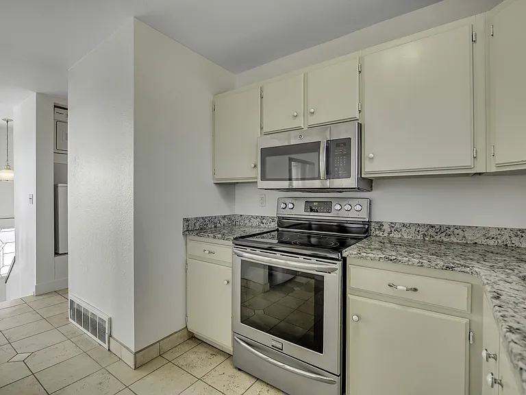 2066 W Quailstone Dr — Photo 14