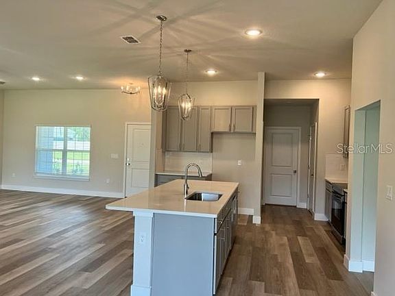 2nd image of 17 Reinhardt Ln
