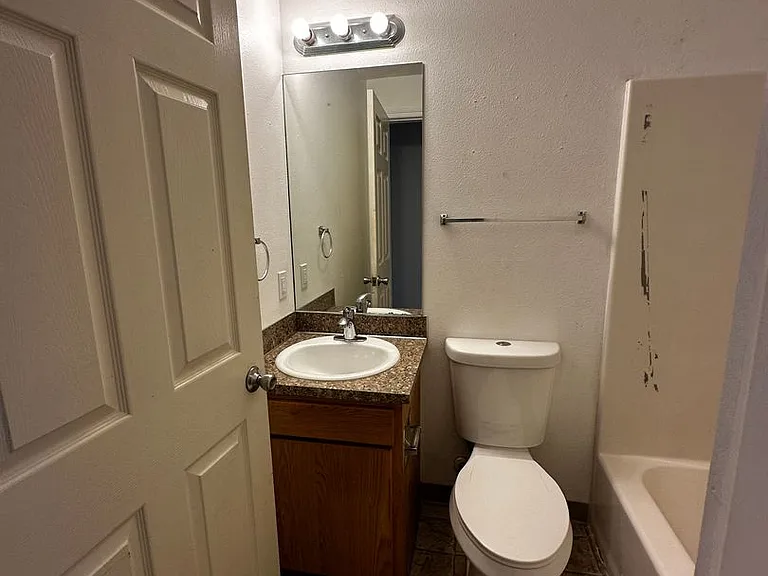 1160 W Vine St — Photo 7
