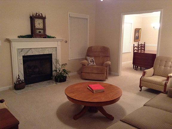 Living Room - 10' Ceiling