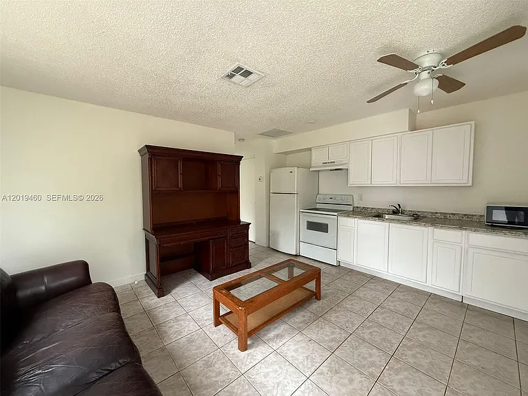 1604 Cypress Dr #1 — Photo 7
