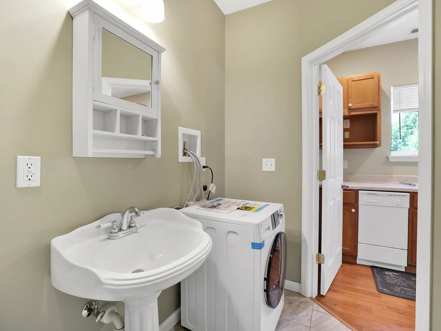 1 bed, 546 sqft, $1,700 — Photo 4