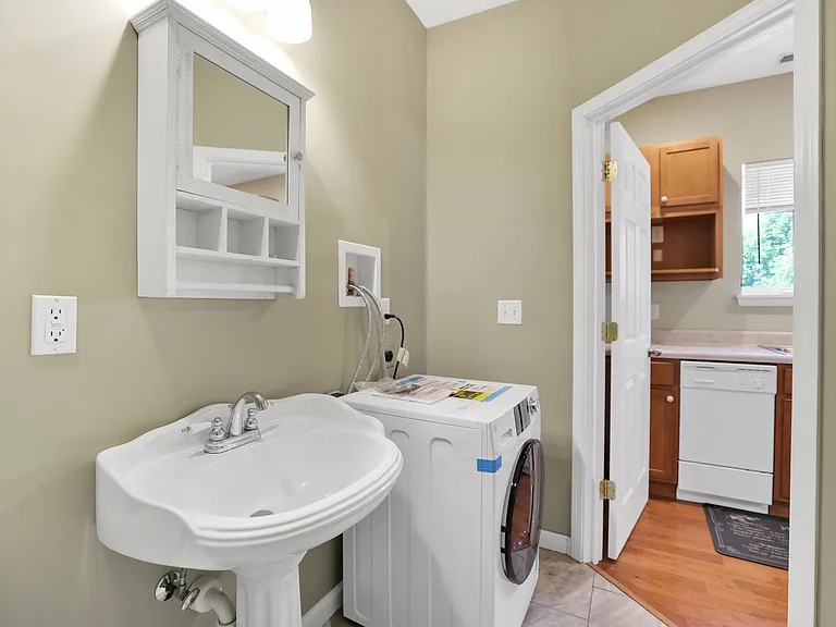 5200-5208 Wilson Ave #5206 — Photo 4