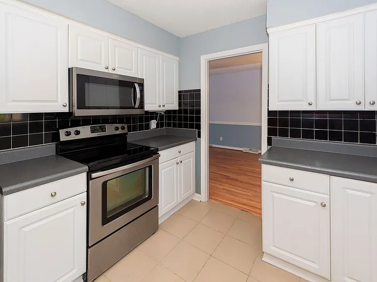 109 Runnymede Ln — Photo 13